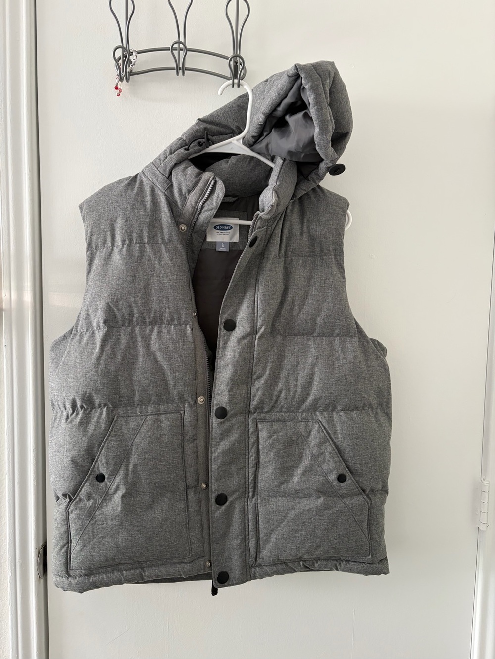 Old Navy Men's Gray Hooded Quilted Puffer Vest